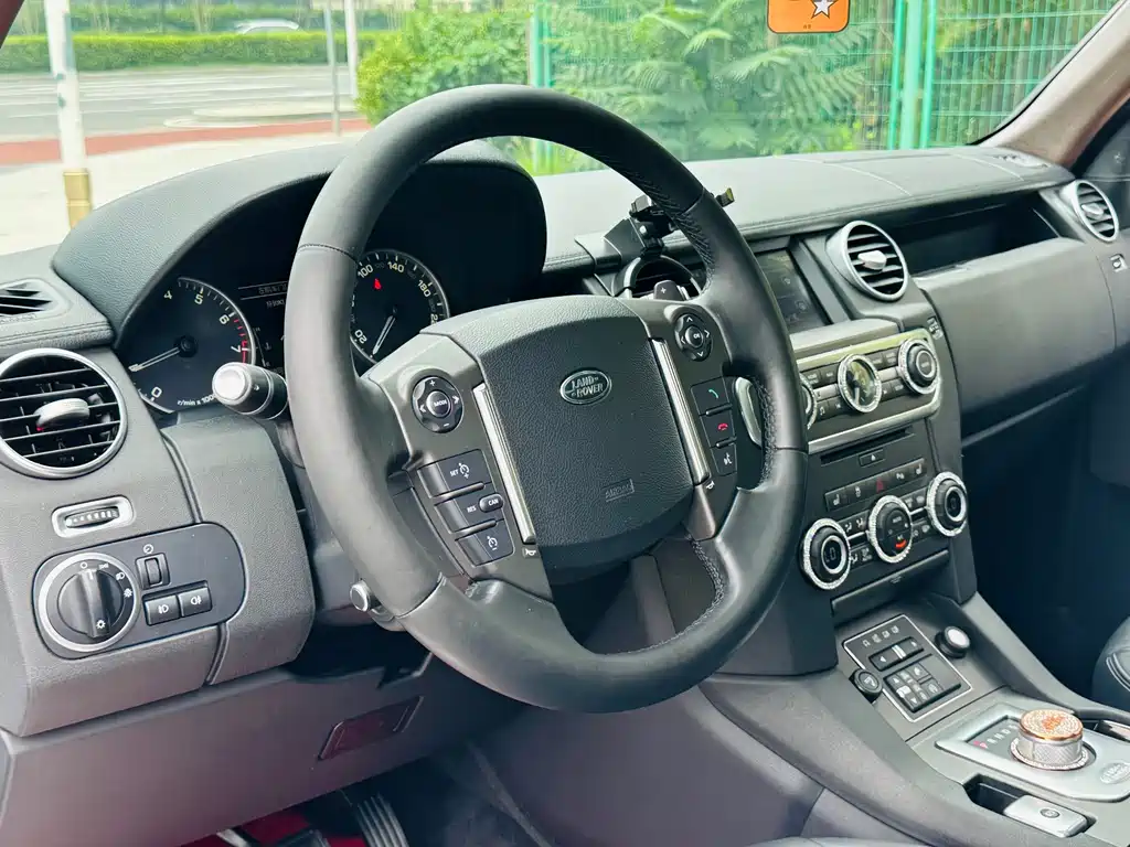 Land Rover Discovery 2016 — фото 9