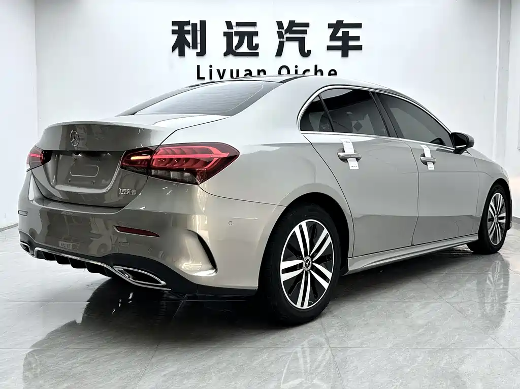 Mercedes-Benz A-Class 2019 — фото 15