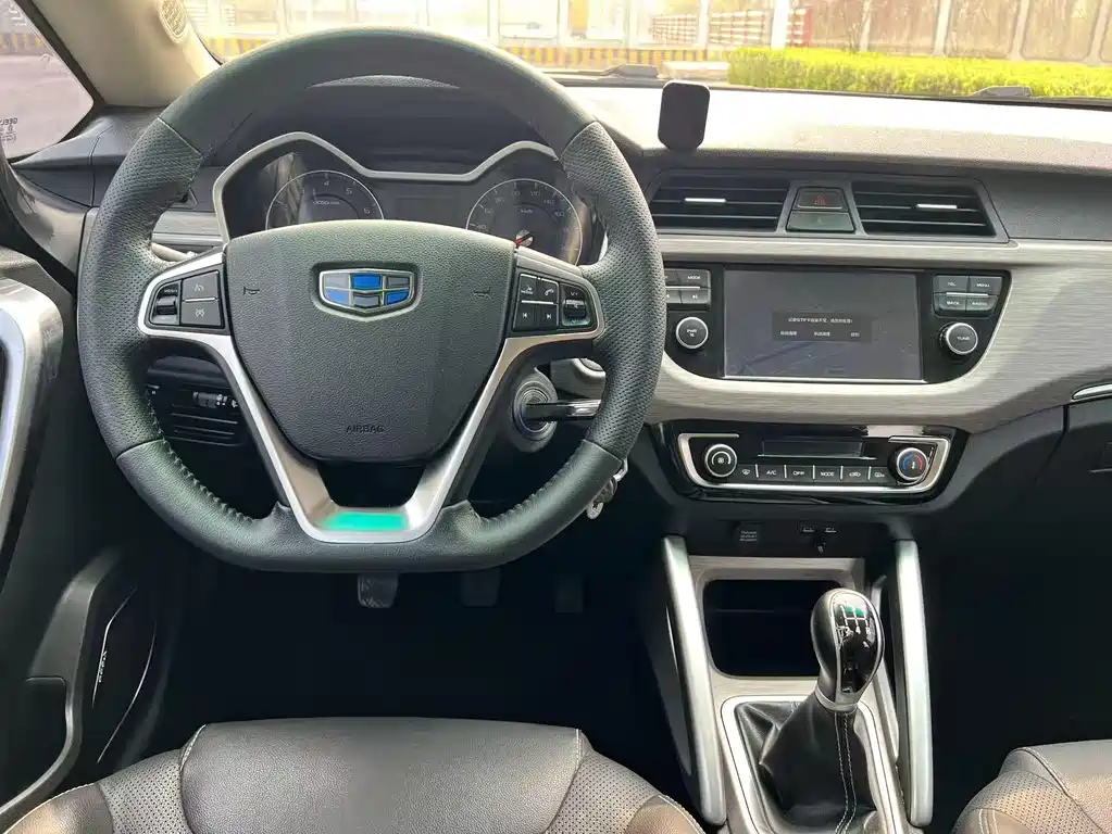 Geely Vision X3 2018 — фото 13