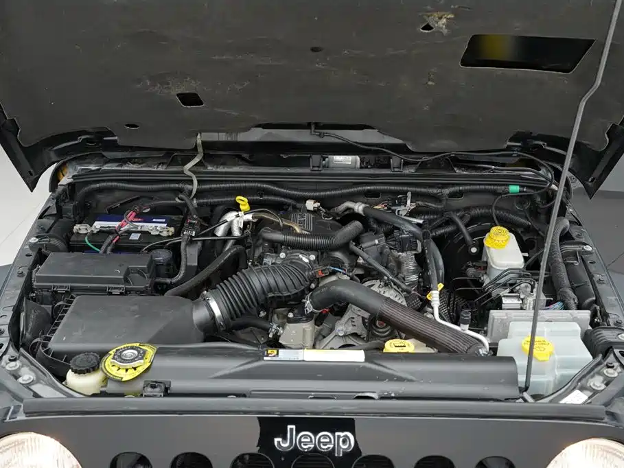 Jeep Wrangler 2010 — фото 33