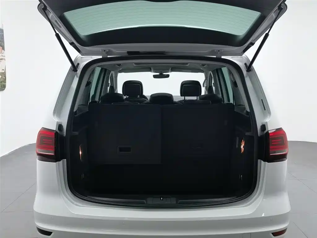 Volkswagen Sharan 2017 — фото 16