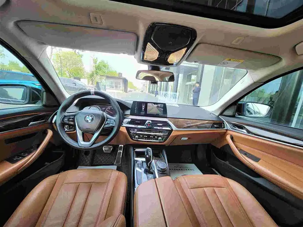 BMW 5 Series 2018 — фото 15