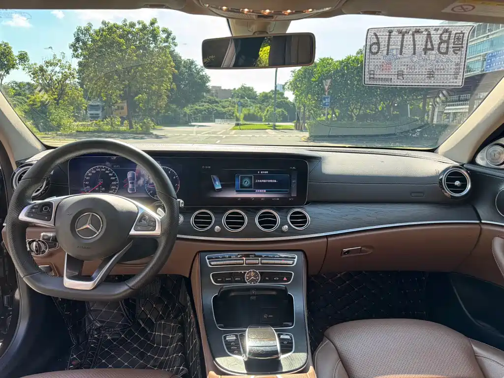 Mercedes-Benz E-Class 2018 — фото 15