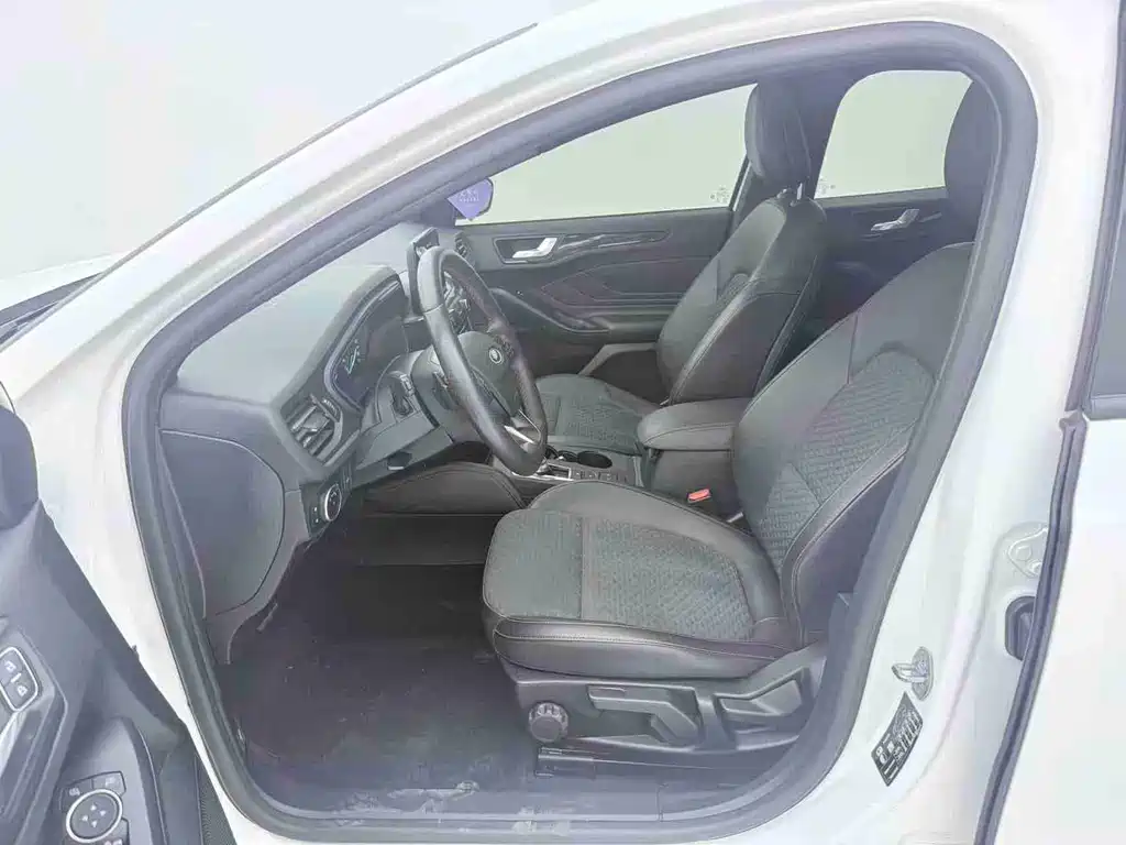 Ford Focus 2020 — фото 13