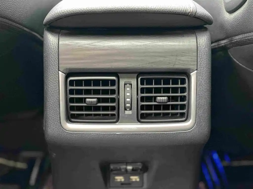 Toyota Camry 2022 — фото 18
