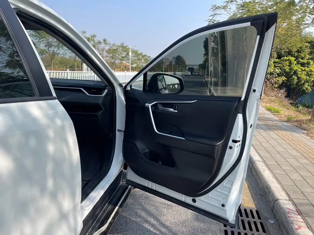 Toyota Wildlander 2022 — фото 11
