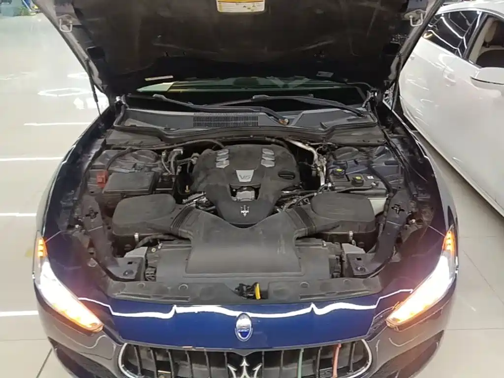 Maserati Ghibli 2017 — фото 16
