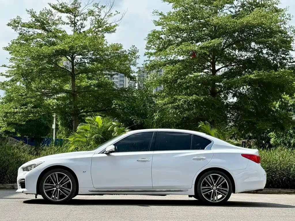 Infiniti Q50L 2016 — фото 21