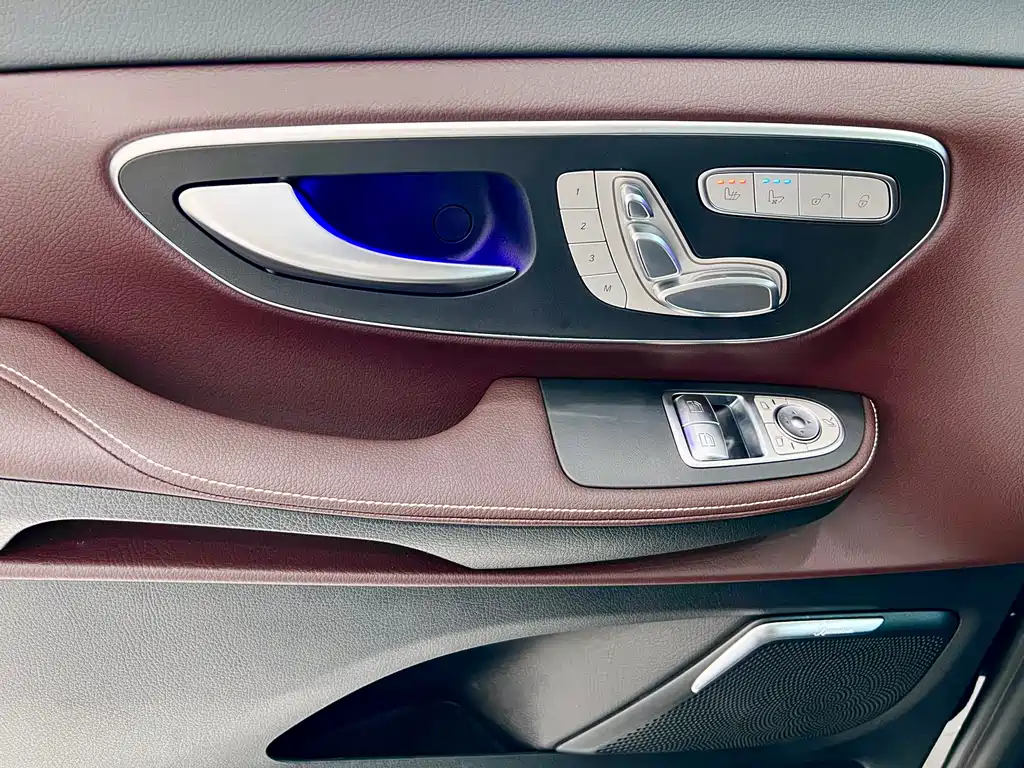 Mercedes-Benz V-Class 2025 — фото 23