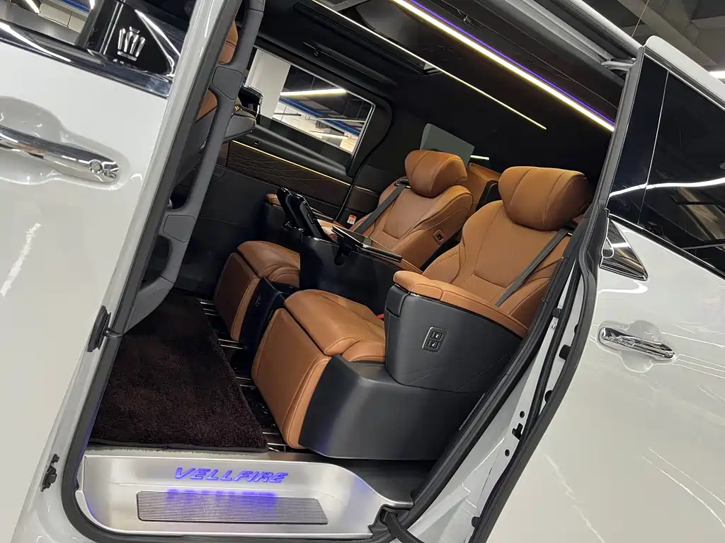 Toyota Vellfire 2024 — фото 11