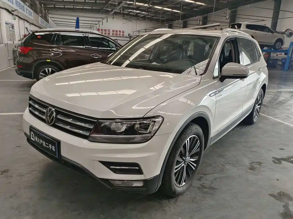 Volkswagen Tiguan L 2020 — фото 1