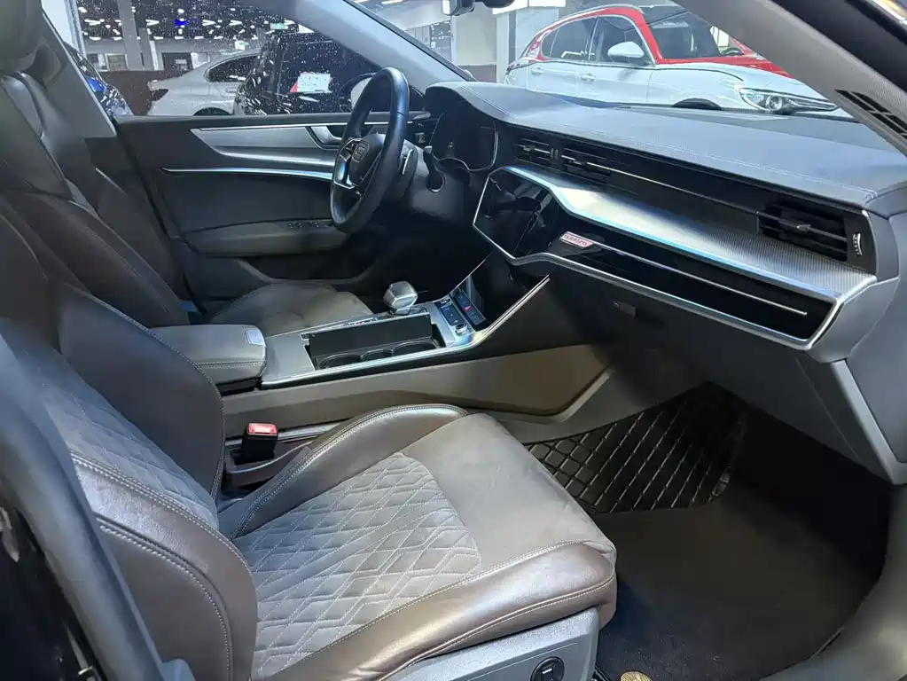Audi A7L 2023 — фото 12