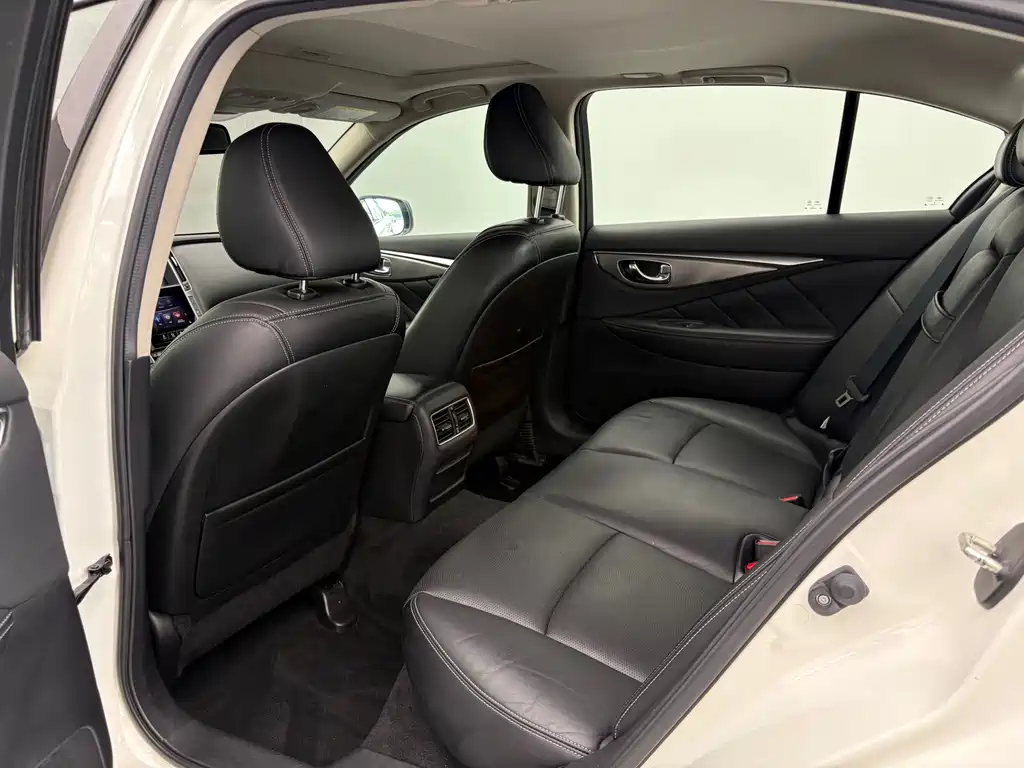 Infiniti Q50L 2015 — фото 10