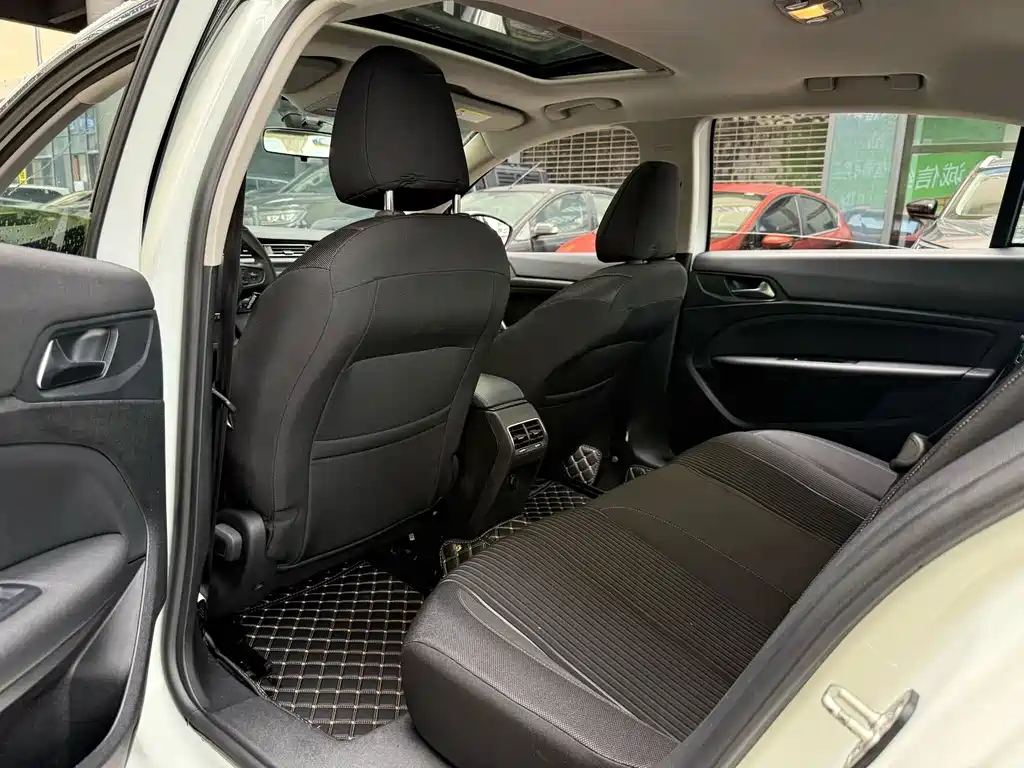 Peugeot 408 2016