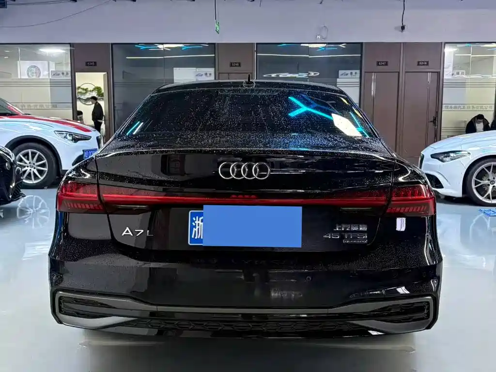 Audi A7L 2023 — фото 13