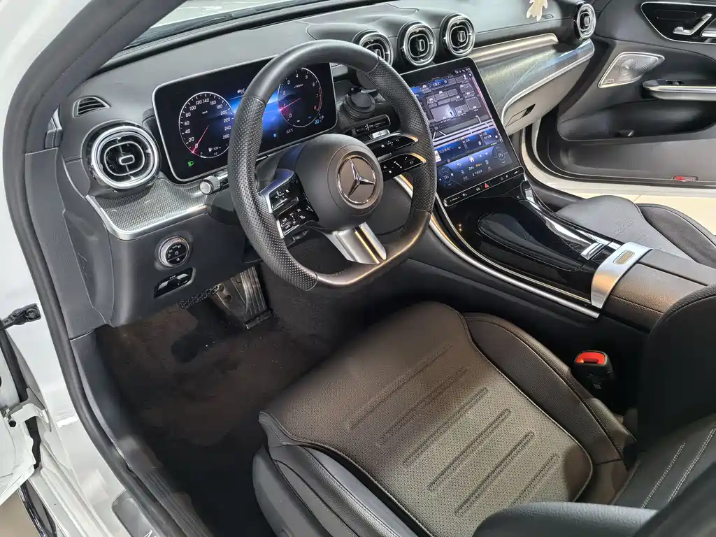 Mercedes-Benz C-Class 2024 — фото 14