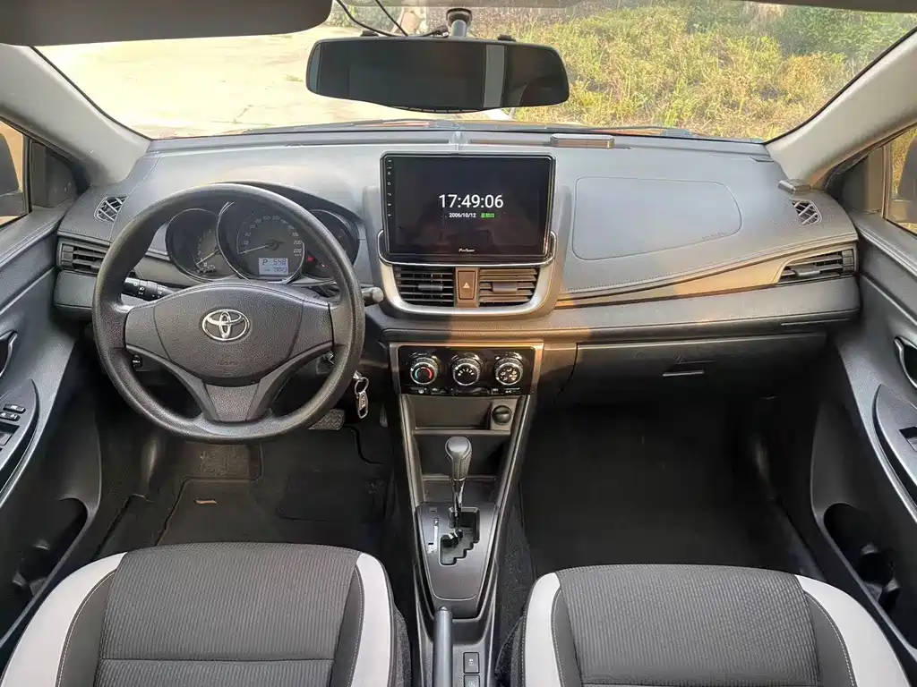Toyota Yaris L 2020 — фото 8