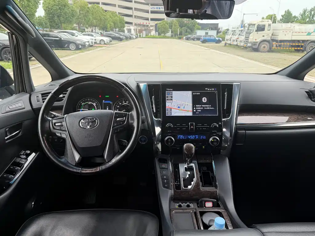 Toyota Alphard 2020 — фото 15