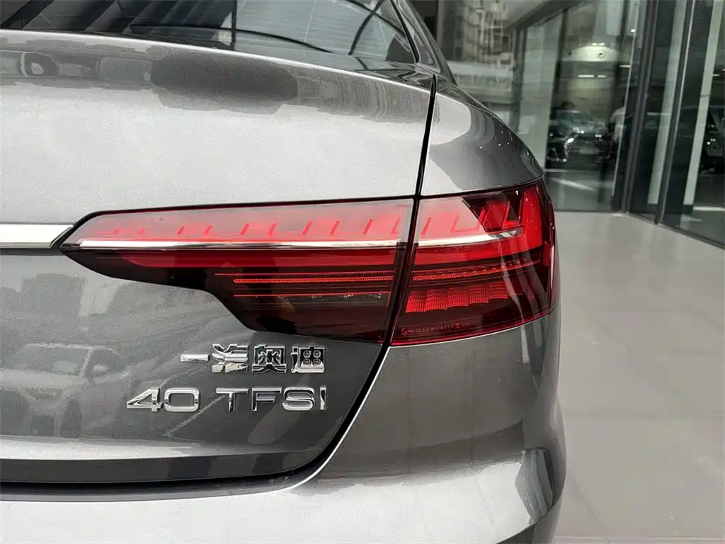 Audi A4L 2023 — фото 13