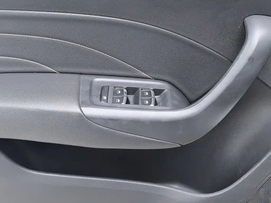 Roewe i6 New Energy 2018 — фото 9