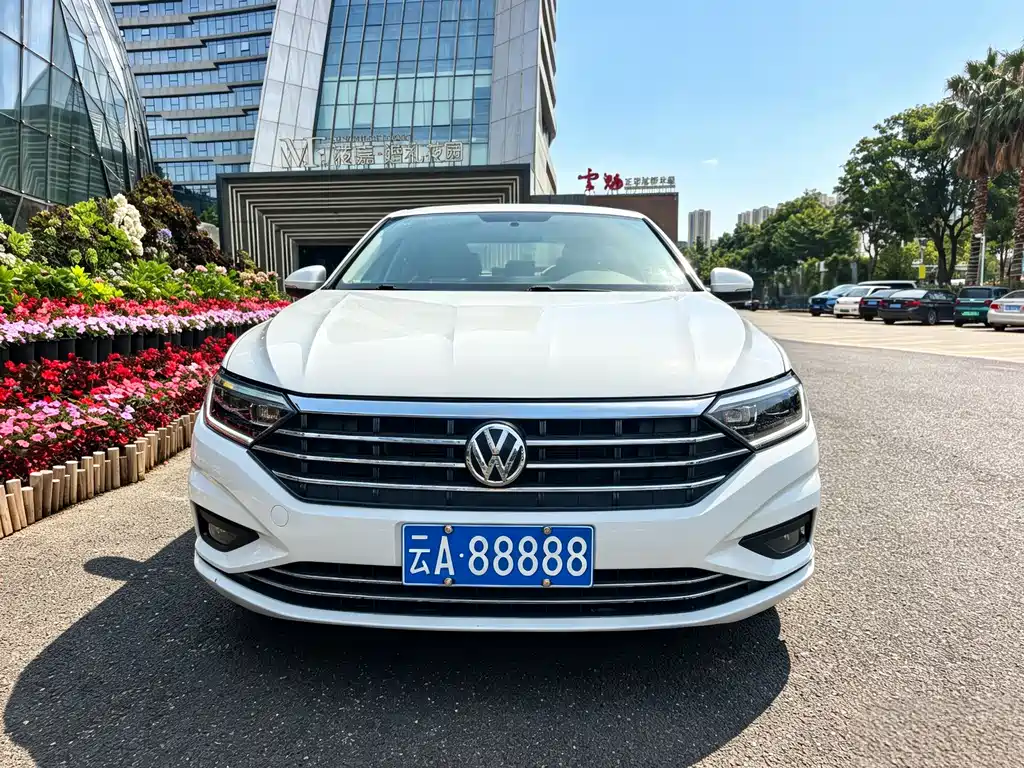Volkswagen Sagitar 2019