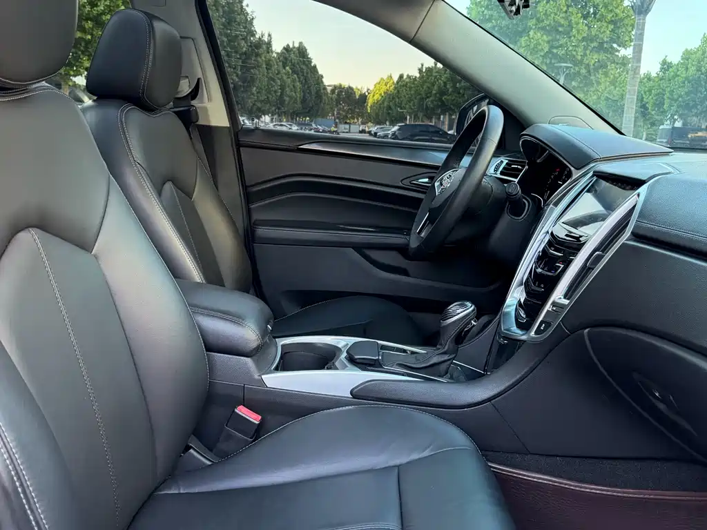 Cadillac SRX 2015 — фото 10