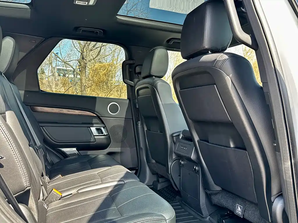 Land Rover Discovery 2017 — фото 9