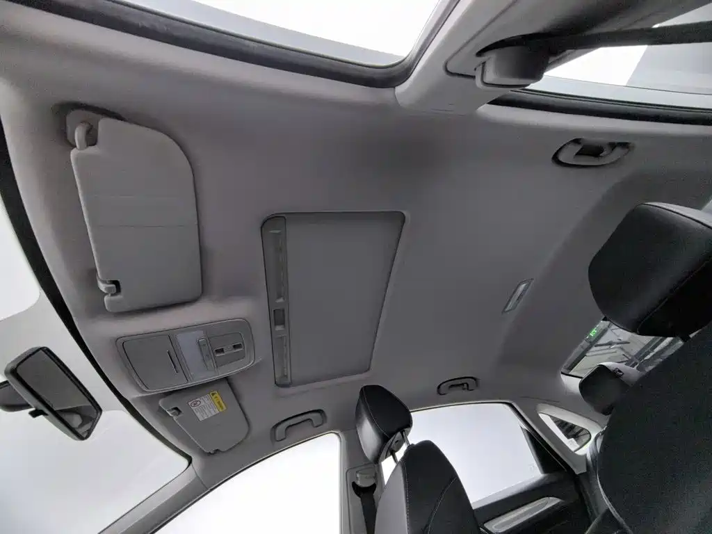 Roewe i6 New Energy 2018 — фото 14