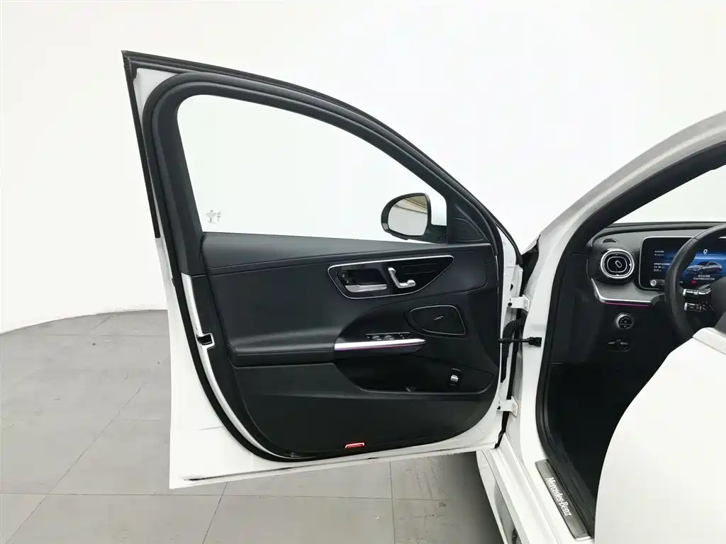 Mercedes-Benz C-Class 2023 — фото 8