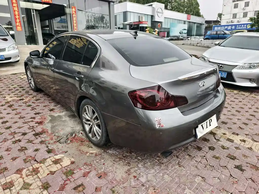 Infiniti G 2011