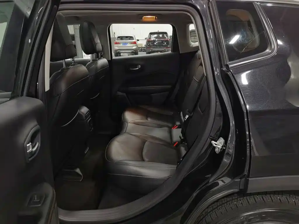 Jeep Compass 2020 — фото 15