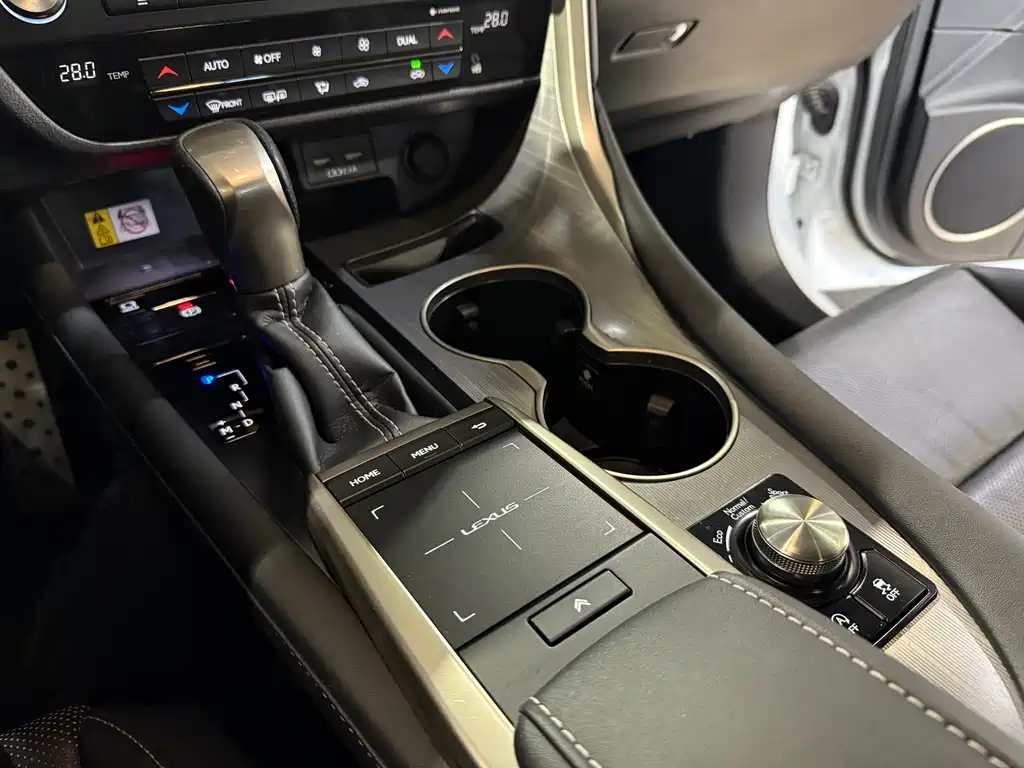 Lexus RX 2020 — фото 15
