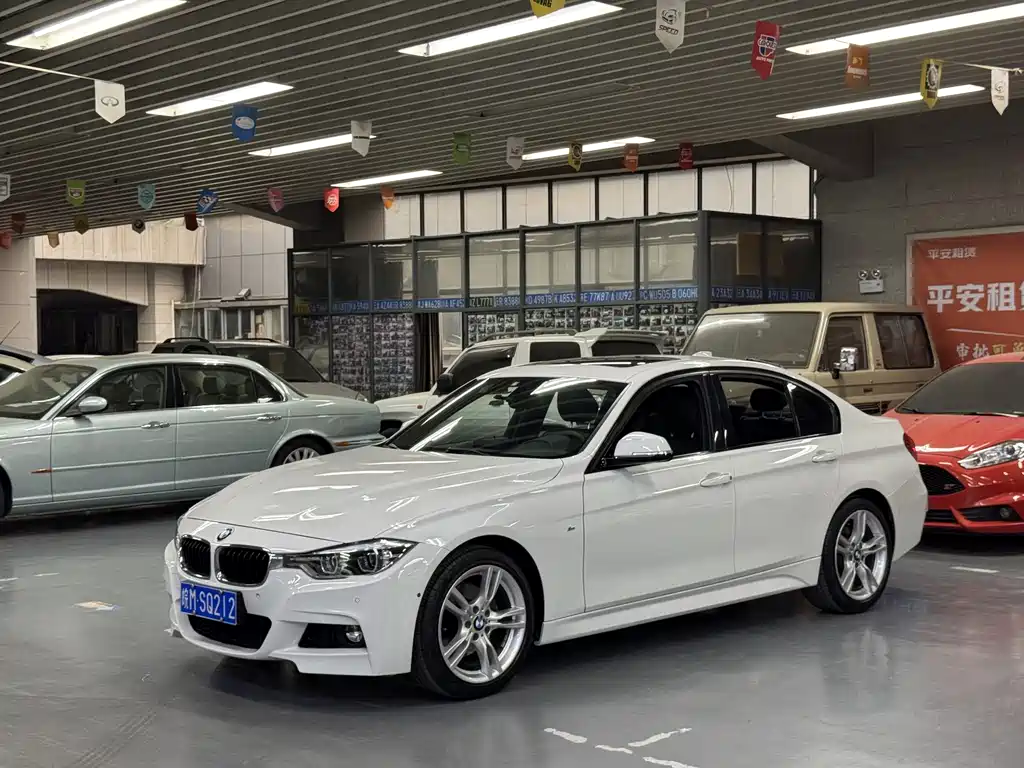 BMW 3 Series 2018 — фото 1