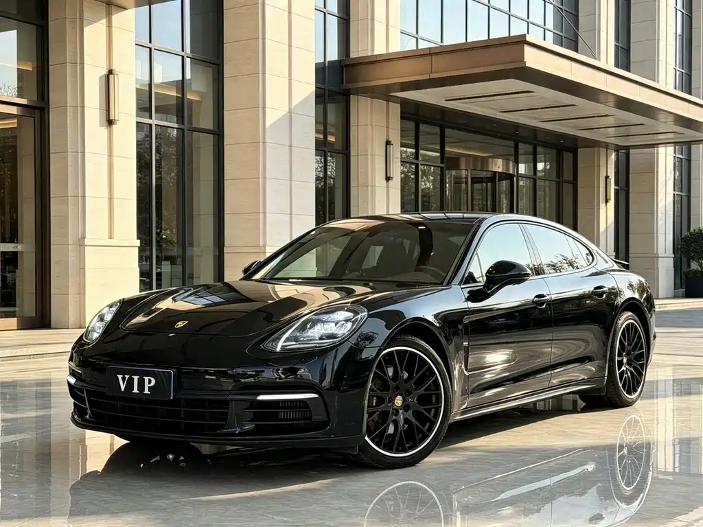 Porsche Panamera 2019 — фото 1