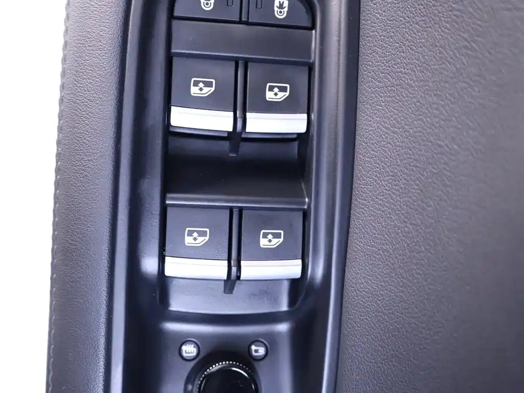 Audi Q8 2023 — фото 17