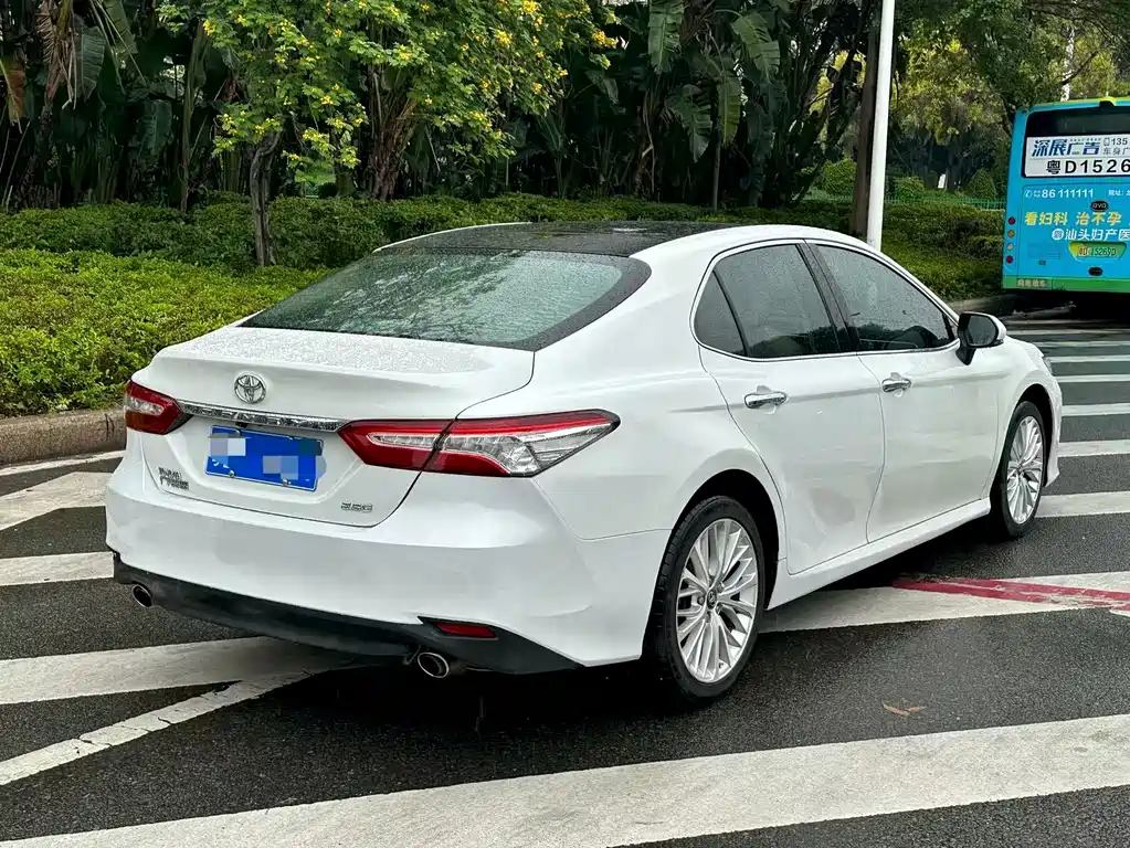 Toyota Camry 2018 — фото 9