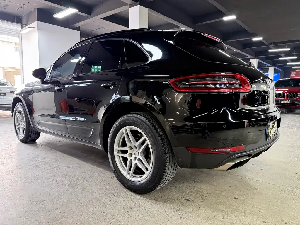 Porsche Macan 2017 — фото 12