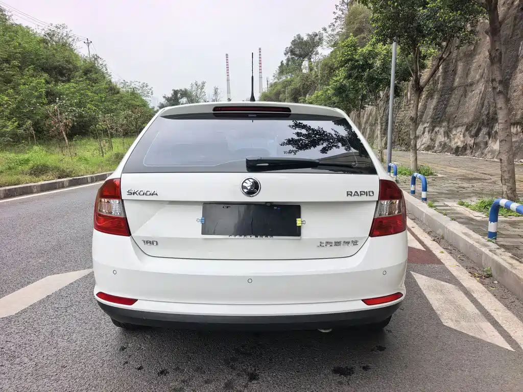 Skoda Rapid Spaceback 2017 — фото 6