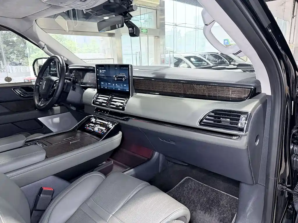 Lincoln Navigator 2023 — фото 15