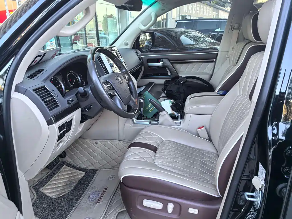 Toyota Land Cruiser 2020 — фото 4