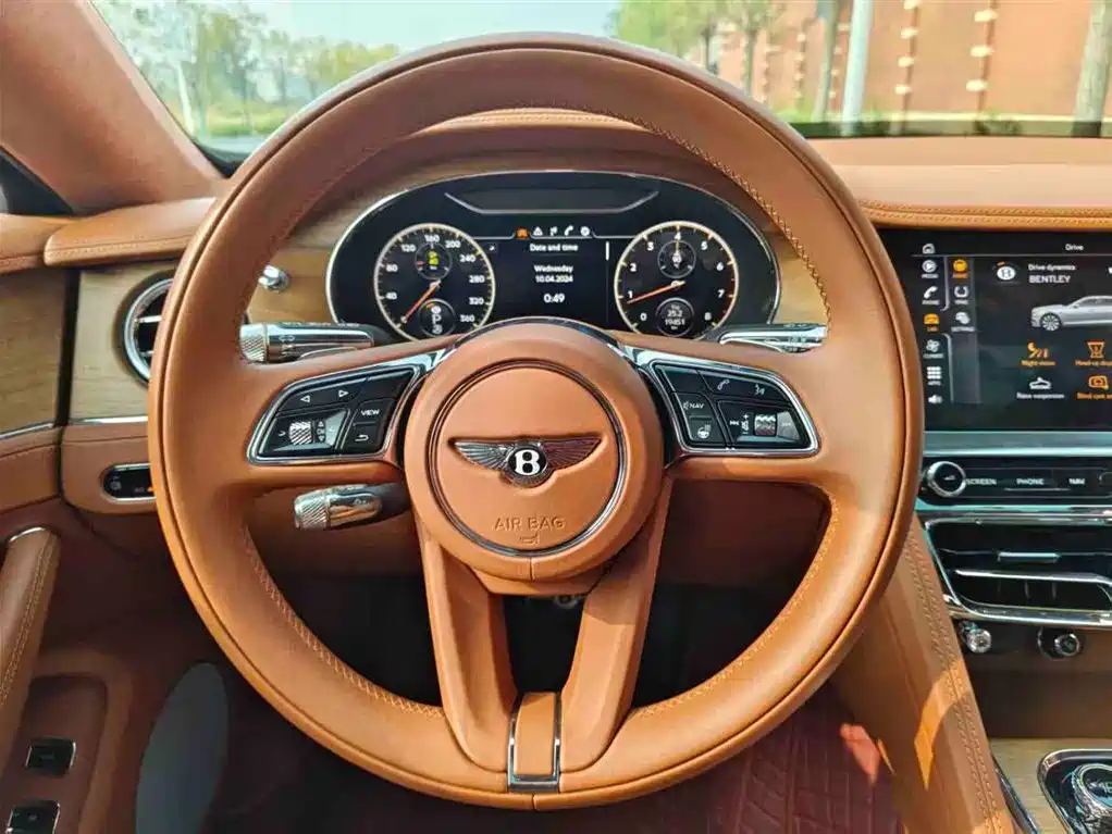 Bentley Flying Spur 2024 — фото 13