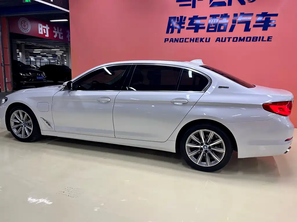 BMW 5 Series New Energy 2018 — фото 12