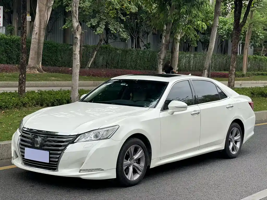 Toyota Crown 2016 — фото 1