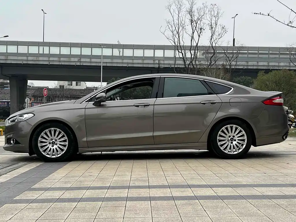 Ford Mondeo 2015 — фото 8