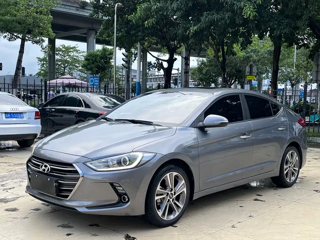 Hyundai Elantra 2018 — фото 1
