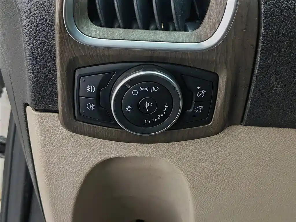 Ford Tourneo 2017 — фото 21