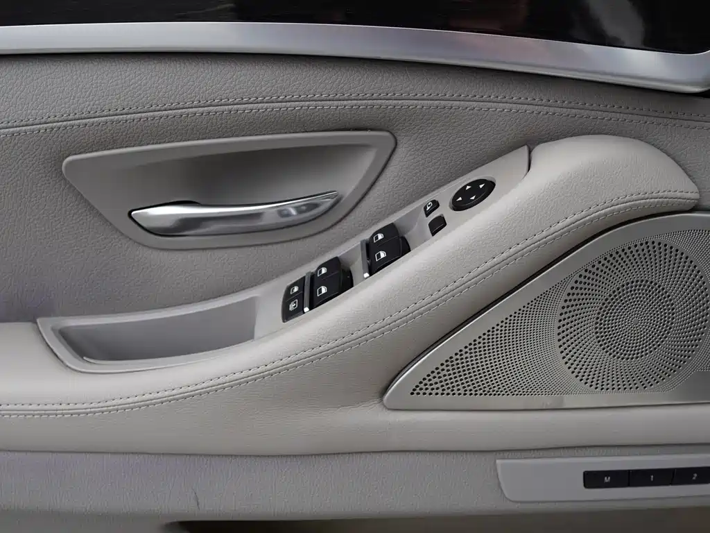 BMW 5 Series 2012 — фото 21