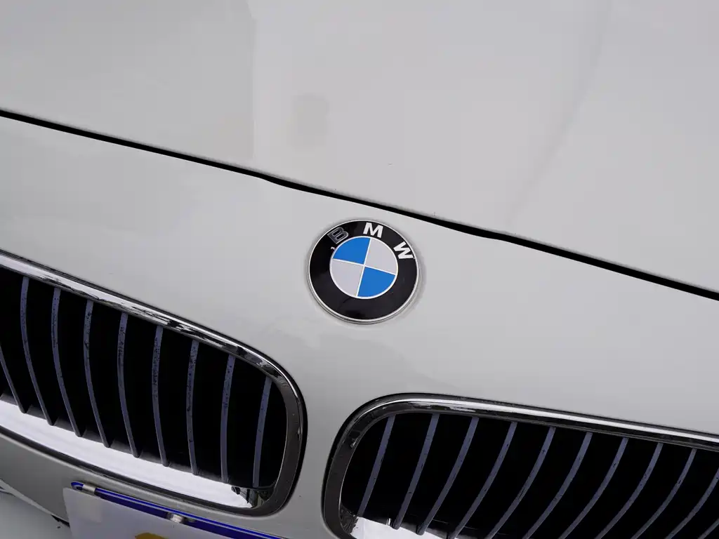 BMW 5 Series 2012 — фото 18