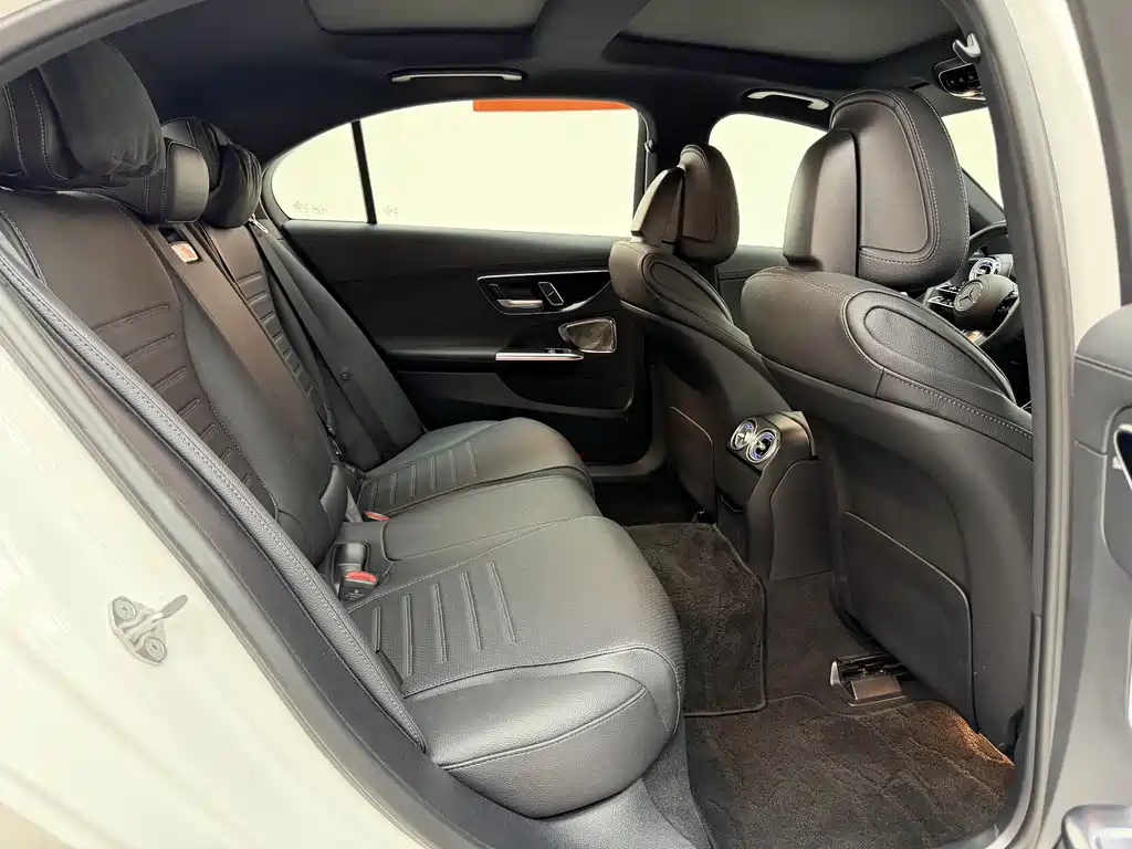 Mercedes-Benz C-Class 2023 — фото 9