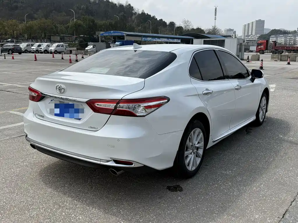 Toyota Camry 2024 — фото 9